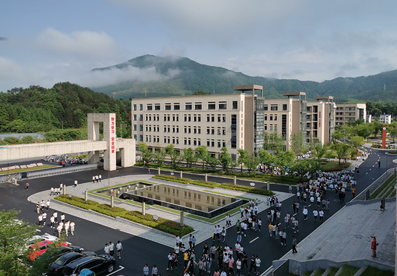 行走在智慧之光中——黄山旅游管理学校数字校园建设纪实 行走在智慧之光中——黄山旅游管理学校数字校园建设纪实